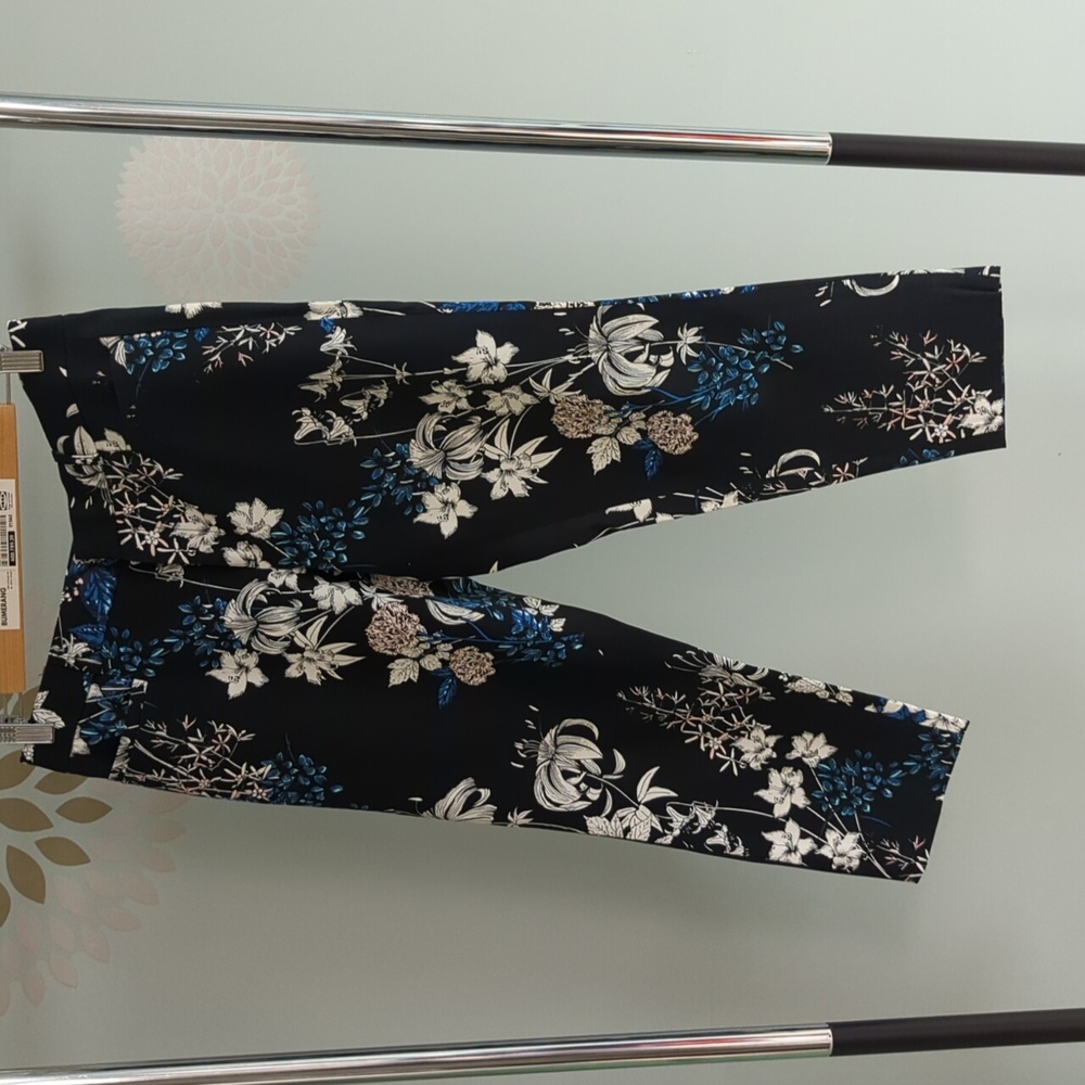 Banana Republic Sloan pants 6p black an floral pattern